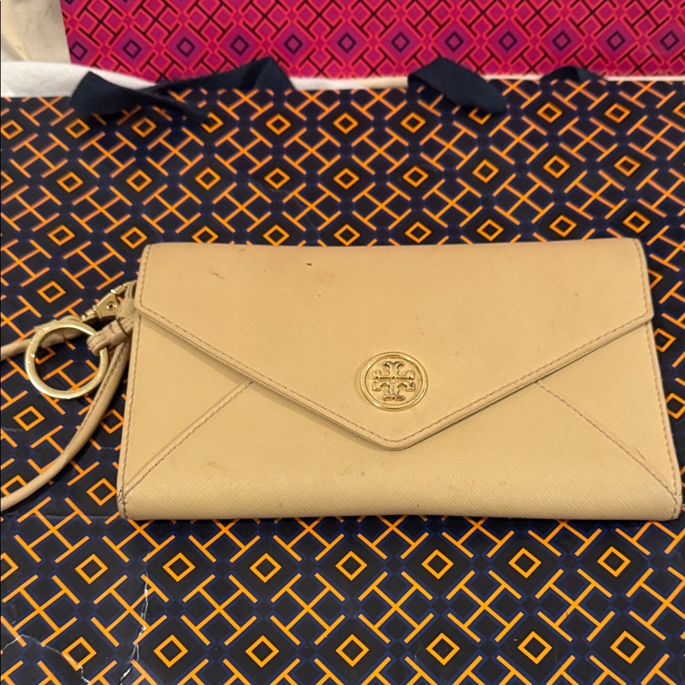 Tory Burch Beige Clutch Wallet